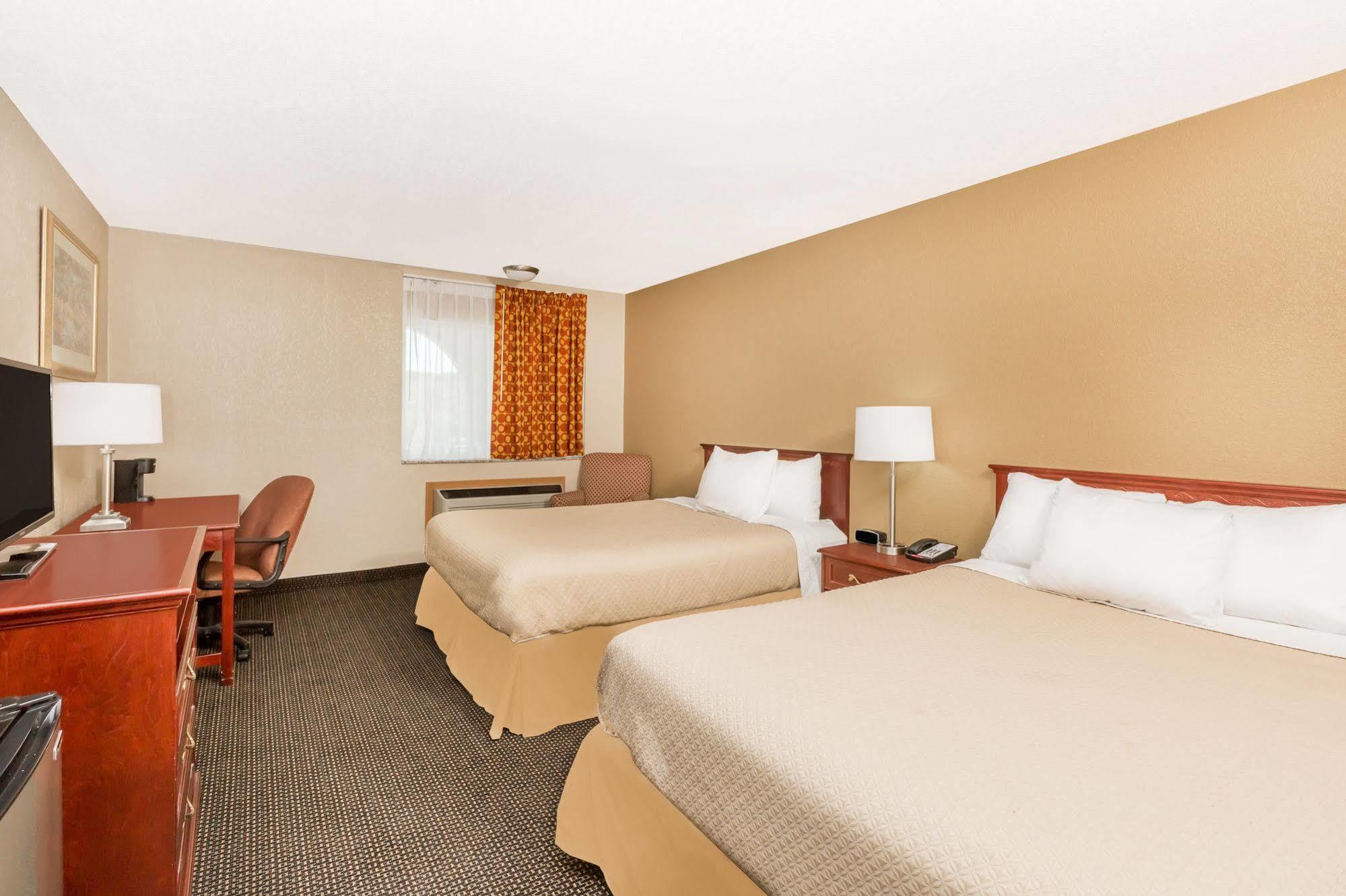 Days Inn By Wyndham Clive - West Des Moines Exterior foto