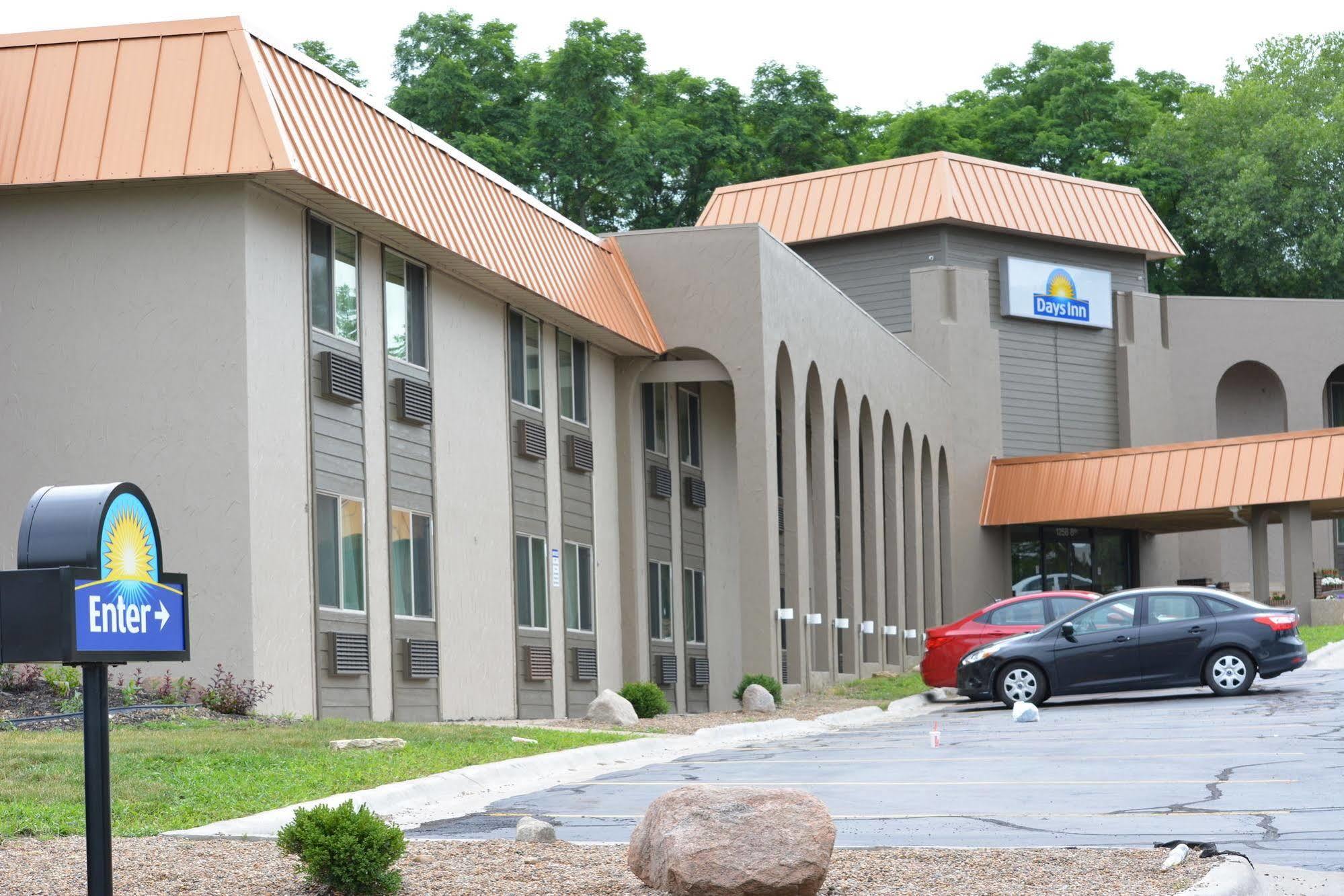 Days Inn By Wyndham Clive - West Des Moines Exterior foto