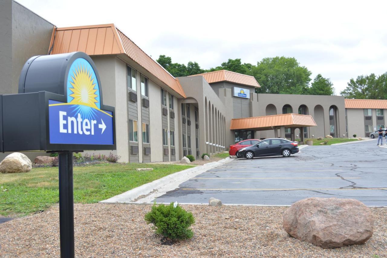 Days Inn By Wyndham Clive - West Des Moines Exterior foto